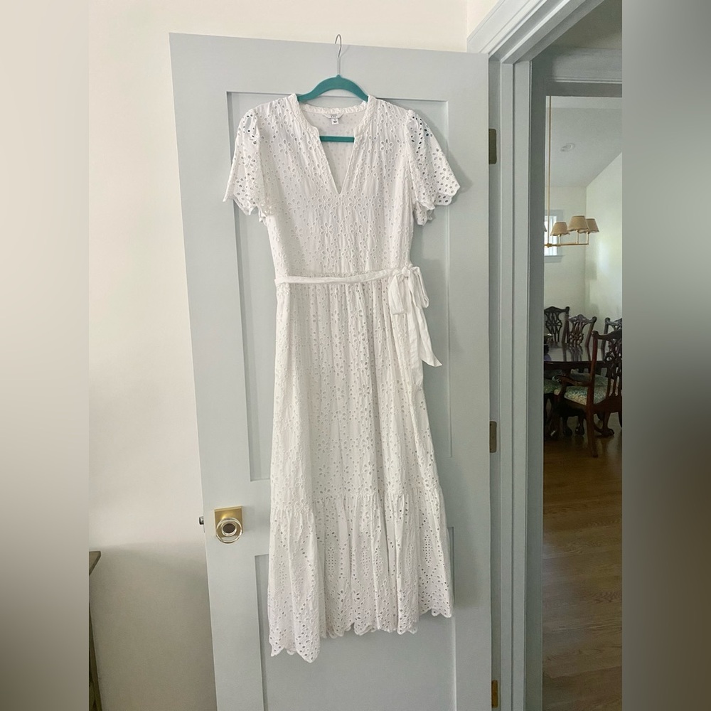 Crown & Ivy Elegant White Eyelet Dress